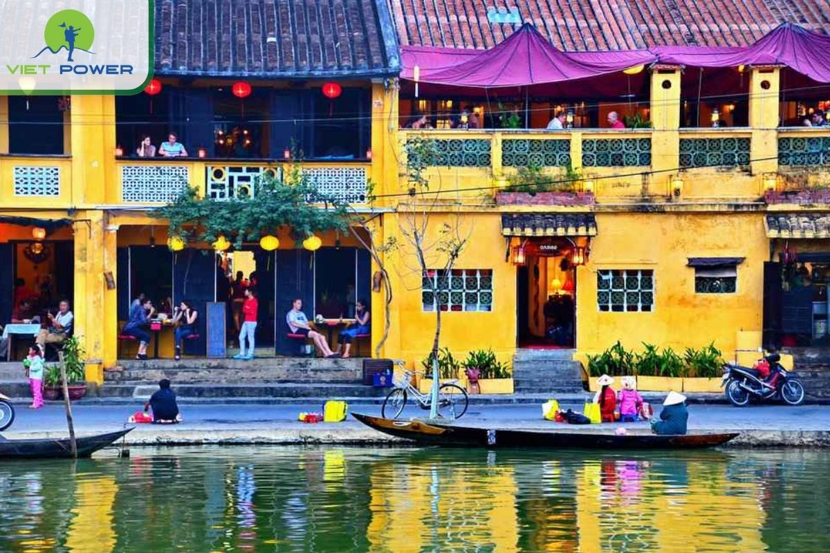 Hoi An ancient town stays.