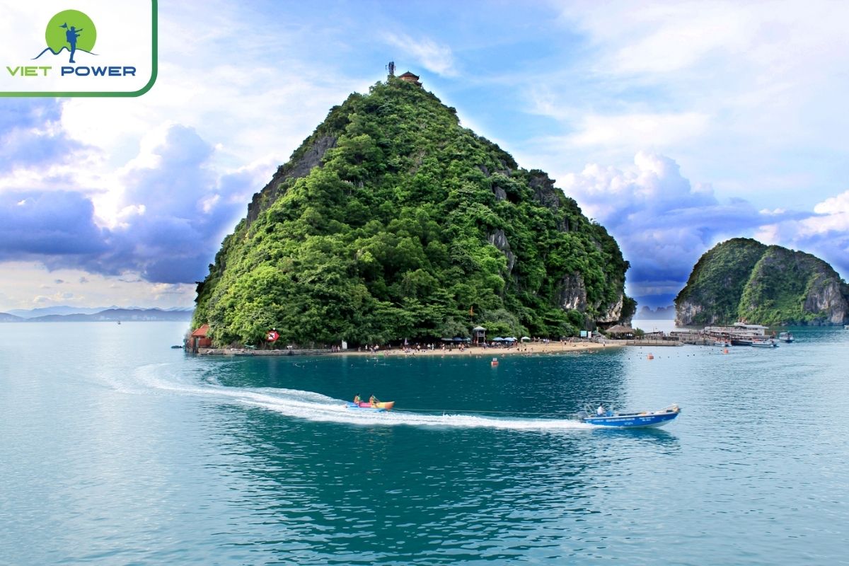 Ha Long Bay Wonder of the World: Top Islands to Visit: Ti Top Island.