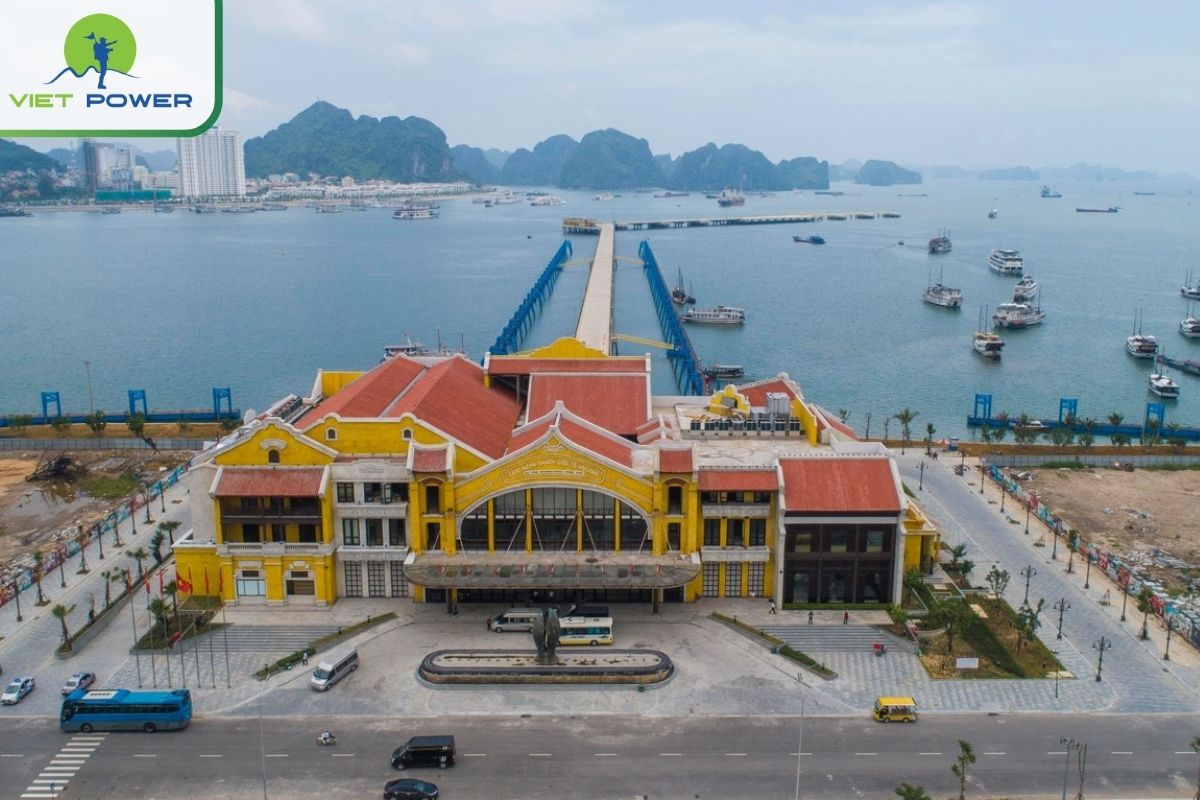 Halong Bay cruise port overview.