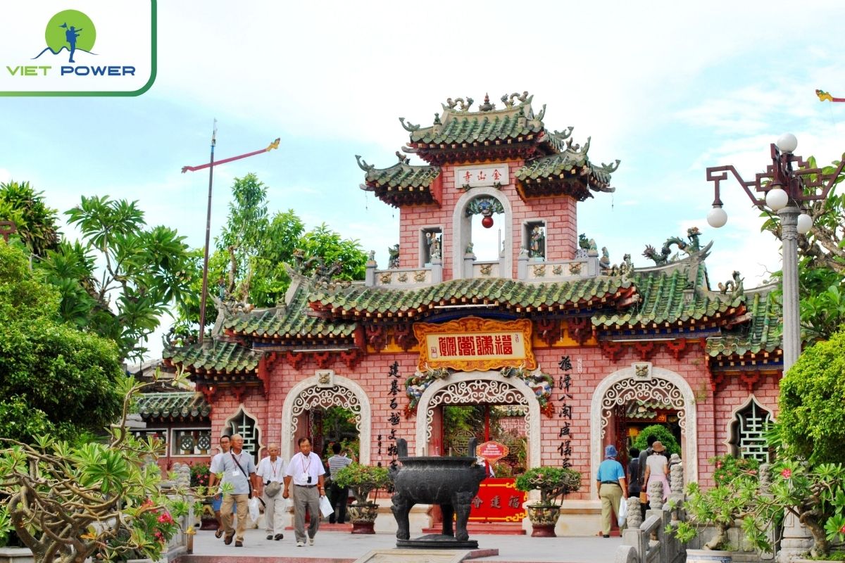 Hoi An Walking Map: Respectful Behavior in Temples