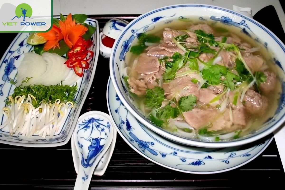 Discover Pho Hanoi culture: Pho Bat Dan