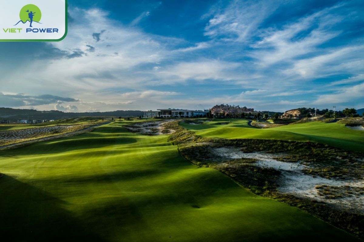 Explore KN Golf Links Cam Ranh, a 2024 standout, near Nha Trang's beautiful coastline. 