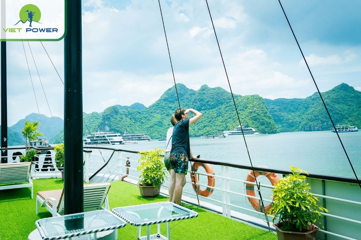 Choose your Ha Long Bay cruise.