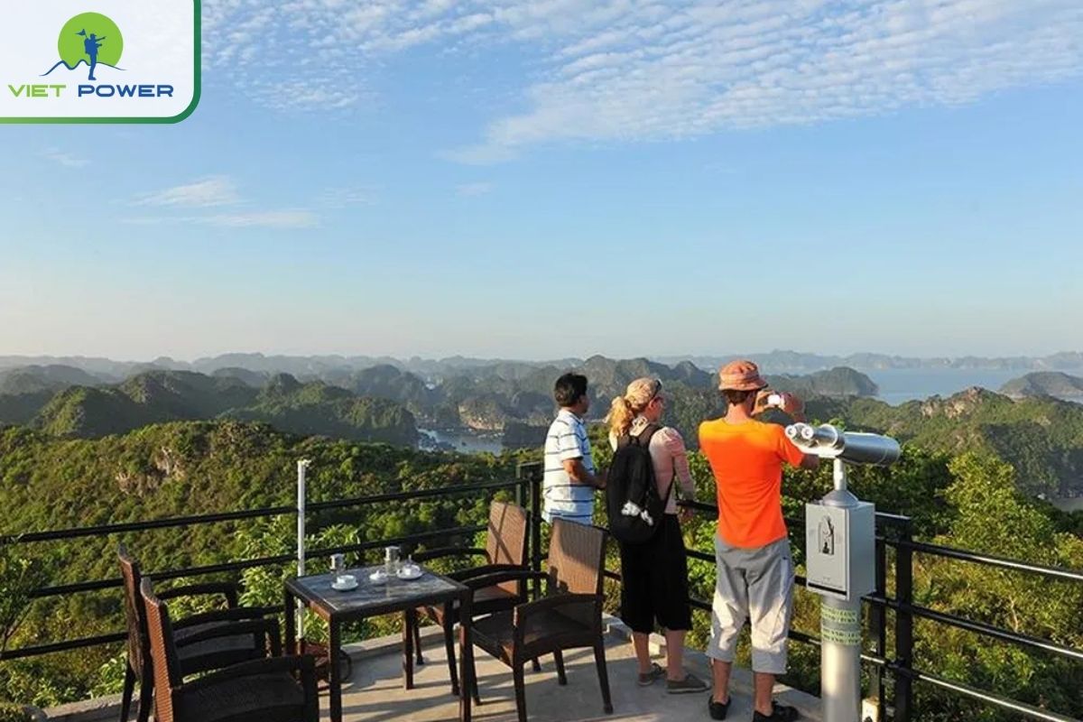 Reasons to Hire a Local Tour Guide in Vietnam: Personalized Experiences.