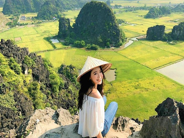 Reaching outt popular tourist destinations in Viet Nam