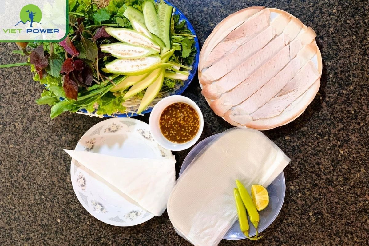 Banh trang cuon thit heo is a popular specialty in Vietnam