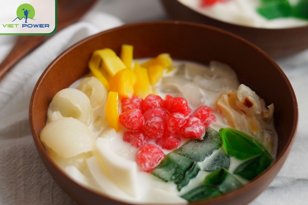 Che, a sweet dessert soup, is a popular specialty in Vietnam