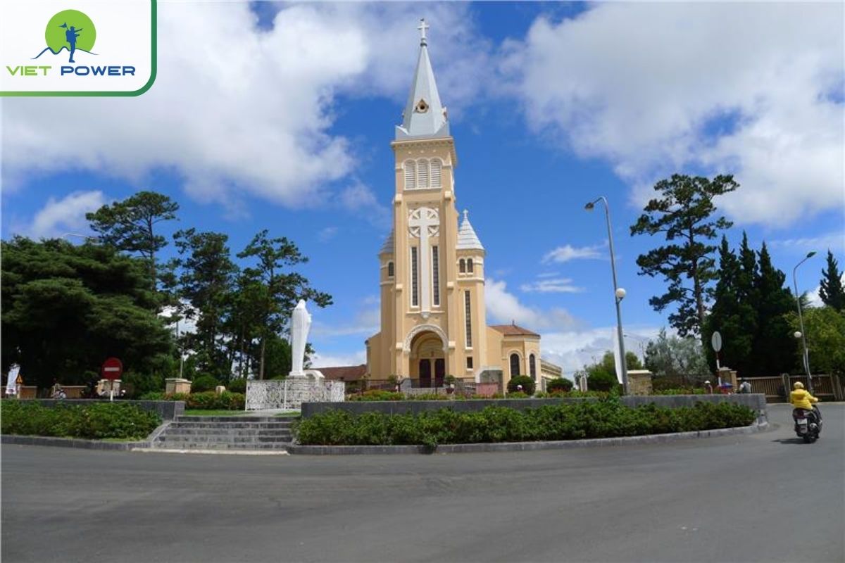 Top 8 Dalat Things To See For 2024: Da Lat Cathedral