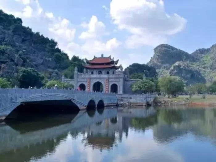 Amazing Hoa Lu – Tam Coc full-day tour