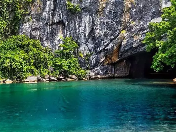 Hue to Paradise Cave: Private Day Tour to Explore Natural Wonders