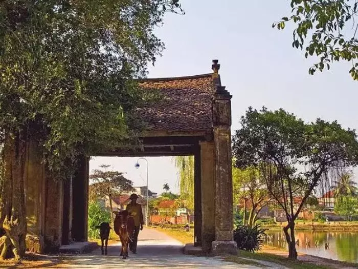 Duong Lam Ancient Village One Day Tour