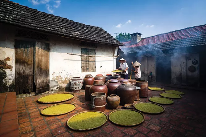 Duong Lam Ancient Village One Day Tour