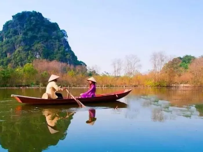 One day trip to explore Perfume Pagoda