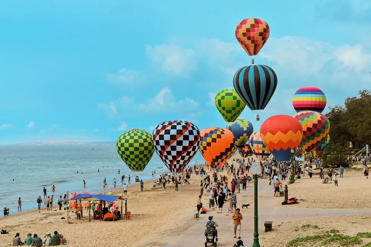 Experience a unique Mui Ne hot air balloon