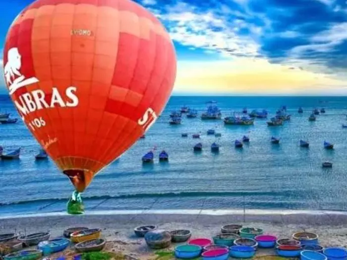 Experience a unique Mui Ne hot air balloon