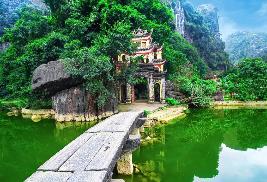 Amazing Hoa Lu – Tam Coc full-day tour