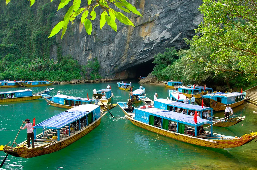 Exclusive National Park Tour: Paradise Cave and Phong Nha Cave