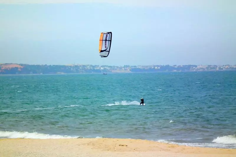 Kitesurfing class for beginners in Mui Ne lasts for 2 hours