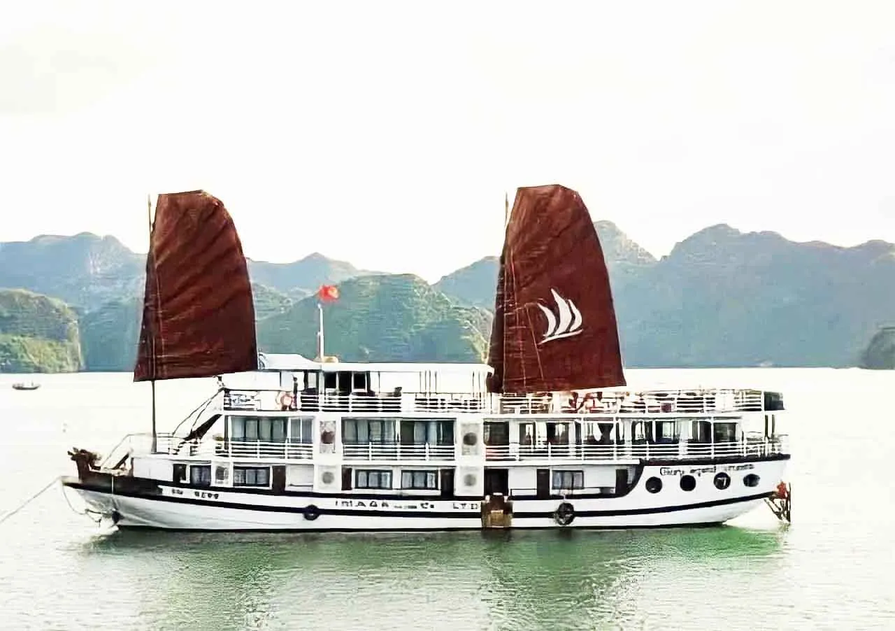 Enchanting Overnight Cruise in Halong Bay and Hanoi