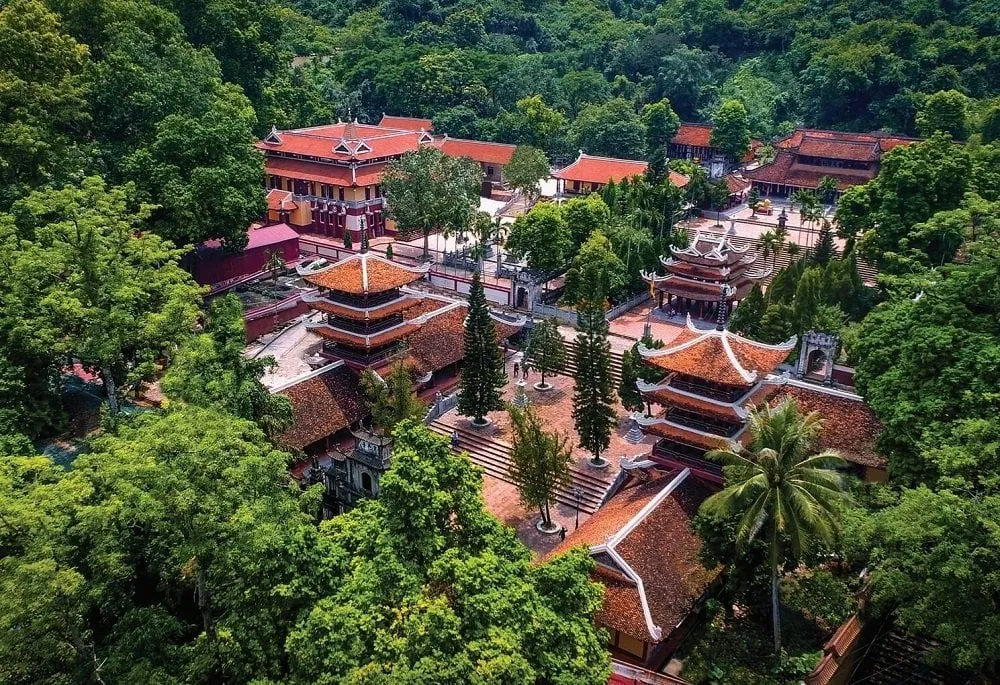 One day trip to explore Perfume Pagoda