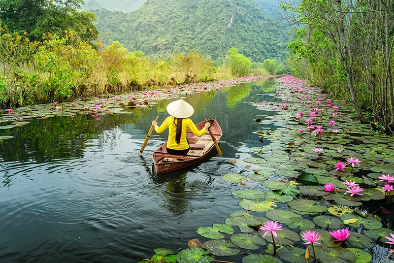 One day trip to explore Perfume Pagoda