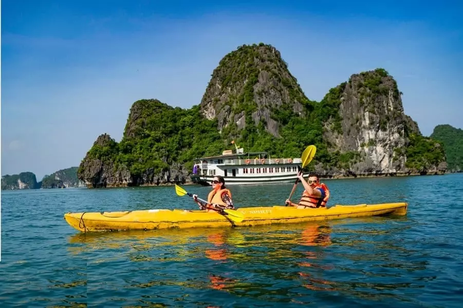 Enchanting Overnight Cruise in Halong Bay and Hanoi